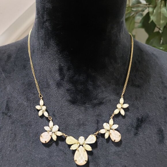 Claire's Womens White Floral Beaded Fashion Statement  Necklace - Picture 2 of 8